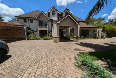 5 Bed Villa with En Suite in Runda