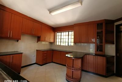 5 Bed Townhouse with En Suite in Lavington