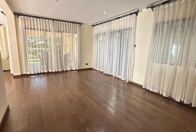 5 Bed Townhouse with Garden in Lavington