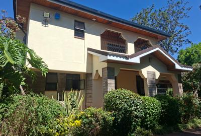 4 Bed House with En Suite at Off Mimosa Rd - 2