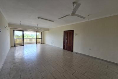 3 Bed Apartment with En Suite at Moyne Drive - 3