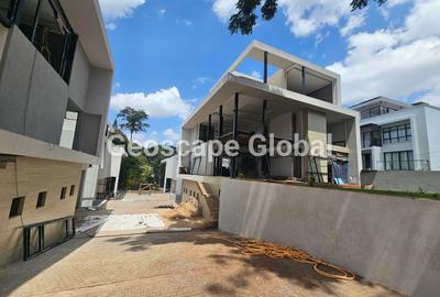 5 Bed Townhouse with En Suite in Lavington - 3