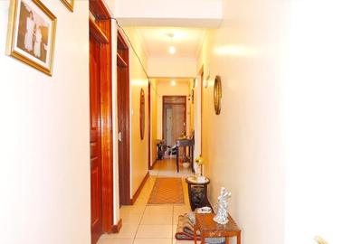 4 Bed Apartment with En Suite in Parklands