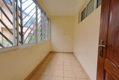 5 Bed Townhouse with En Suite in Kyuna