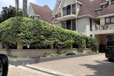 6 Bed Townhouse with En Suite in Lavington