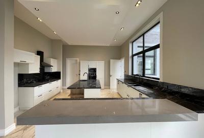 5 Bed Villa with En Suite in Loresho - 4