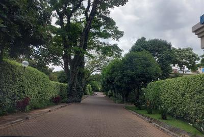 5 Bed Townhouse with En Suite in Karen