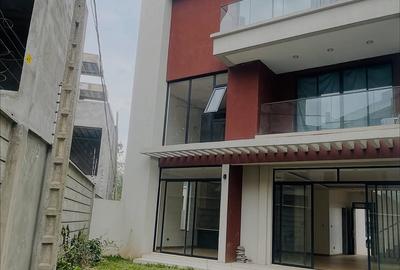 5 Bed Townhouse with En Suite at Lavington Green - 3