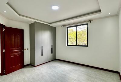5 Bed Townhouse with En Suite in Lavington