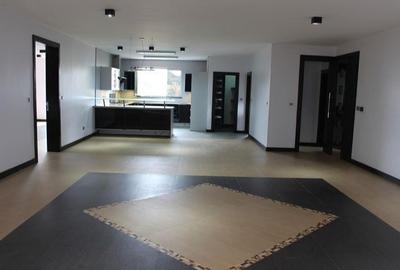 3 Bed Apartment with En Suite in Riverside