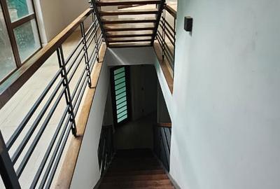 5 Bed Villa with En Suite at James Gichuru Road - 4