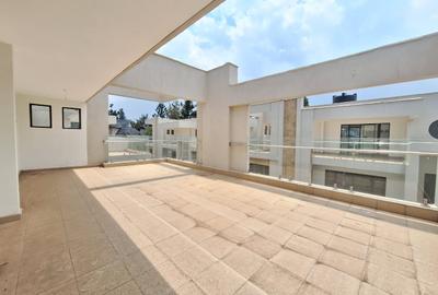 5 Bed Townhouse with En Suite at Lavington - 3