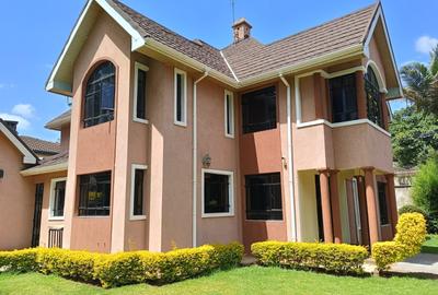 4 Bed House with En Suite at Lavington