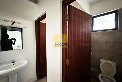 1,000 ft² Office in Parklands - 4