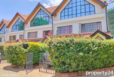 5 Bed Townhouse with En Suite at School Lane - 2