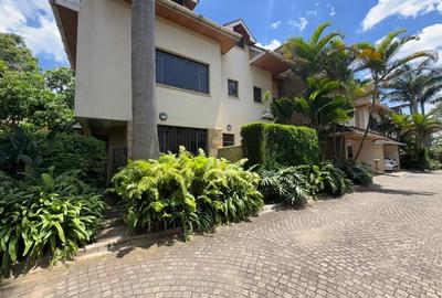 5 Bed Townhouse with En Suite in Lavington - 3