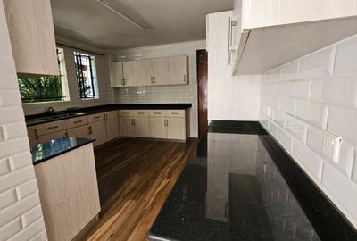 5 Bed House with En Suite in Runda - 3