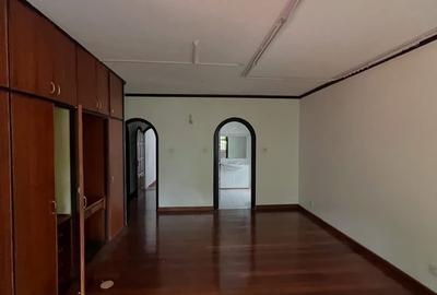 4 Bed Townhouse with En Suite at Riverside Drive - 3