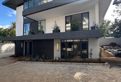 5 Bed Villa with En Suite in Lavington