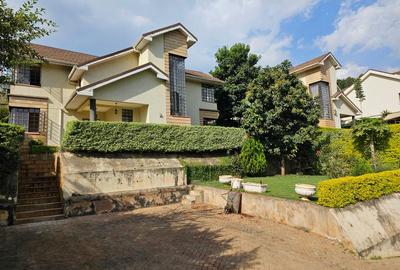 5 Bed House with En Suite in Runda