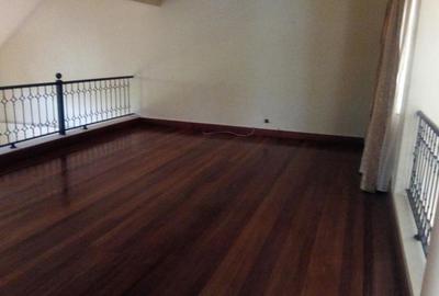 5 Bed Townhouse with En Suite in Lavington