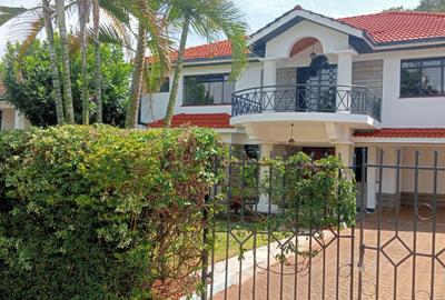 5 Bed Villa with En Suite at Spring Valley