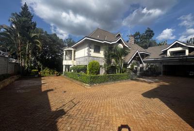 5 Bed House with En Suite in Runda