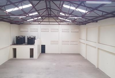 8,500 ft² Warehouse with Backup Generator at Road C - 2