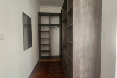 5 Bed Townhouse with En Suite in Lavington - 4