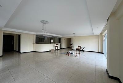 3 Bed Apartment with En Suite in Riverside - 2