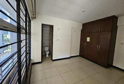 4 Bed Apartment with En Suite in Parklands