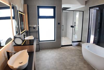 5 Bed Villa with En Suite in Lavington - 2