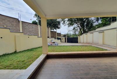 1 Bed Townhouse with Garden at Off Brook House Drive - 2