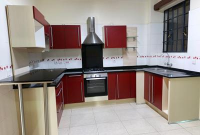 4 Bed Apartment with En Suite in Rhapta Road