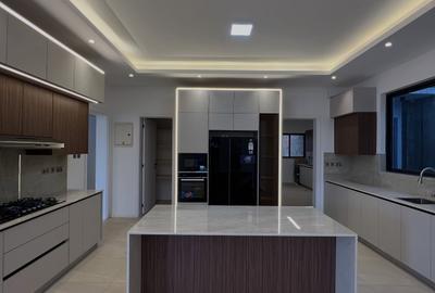 5 Bed Townhouse with En Suite in Lavington - 4