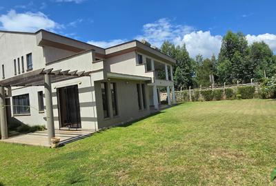 6 Bed House with En Suite at Lavington Green - 2