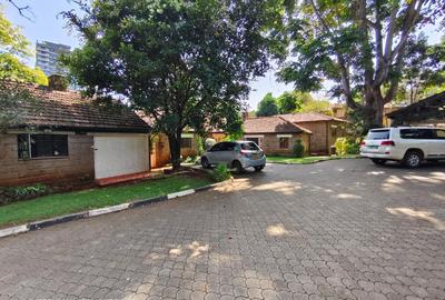 4 Bed House with En Suite at Lavington - 3