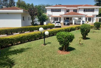 5 Bed Villa with En Suite in Runda