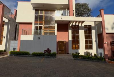 5 Bed Townhouse with En Suite in Lavington