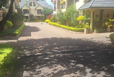 5 Bed Townhouse with En Suite in Lavington - 4