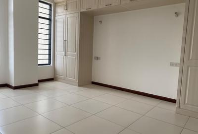 3 Bed Apartment with En Suite at Parklands - 2