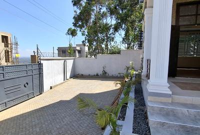 4 Bed House with En Suite in Ngong