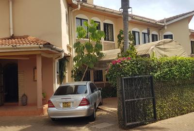 5 Bed Townhouse with En Suite at Lavington Off Convent - 3