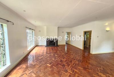 4 Bed House with En Suite in Lavington - 3