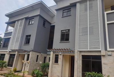 5 Bed House with En Suite in Lavington