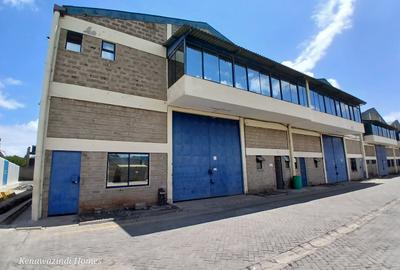 9,000 ft² Warehouse with Service Charge Included at Gateway Mall