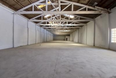 5,000 ft² Warehouse with Backup Generator in Industrial Area - 4