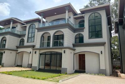 5 Bed House with En Suite at Lavington