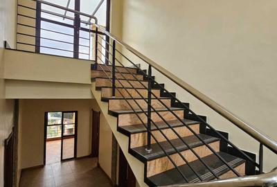 5 Bed Townhouse with En Suite at Lavington - 4