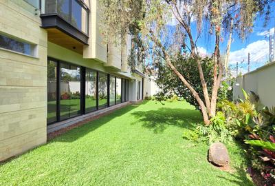 5 Bed Townhouse with En Suite in Brookside